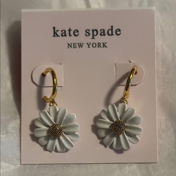 NWOT-Kate Spade Off We Go Daisy Huggies / White and Gold Flower Earrings - Picture 6 of 9
